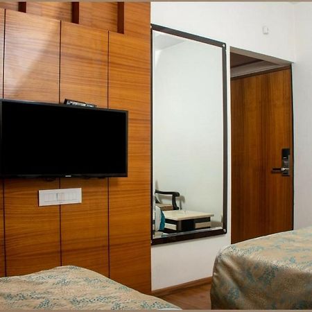 Hotel Meadows Varanasi Bagian luar foto