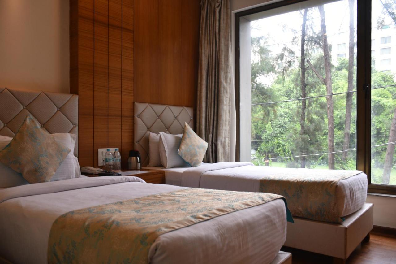 Hotel Meadows Varanasi Bagian luar foto