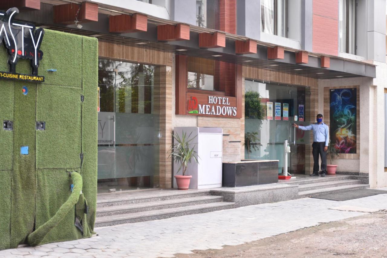 Hotel Meadows Varanasi Bagian luar foto