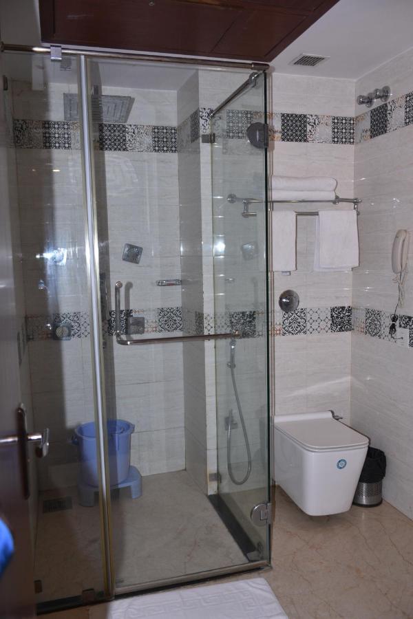 Hotel Meadows Varanasi Bagian luar foto
