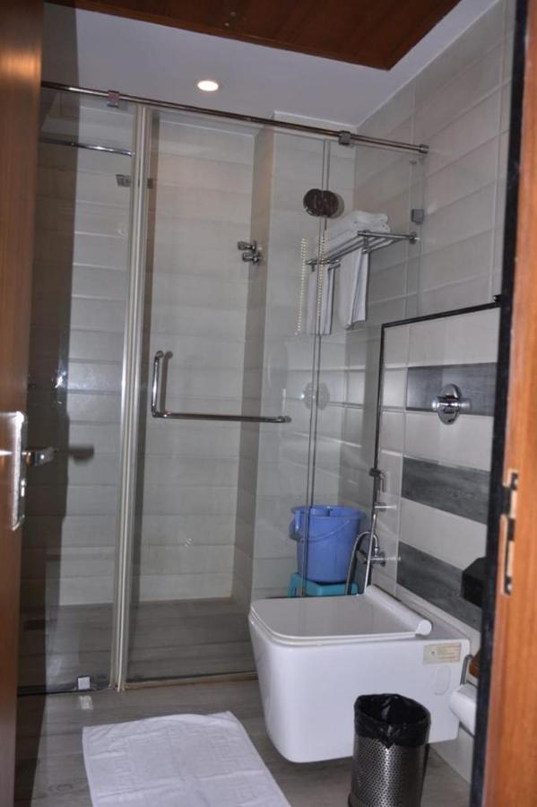 Hotel Meadows Varanasi Bagian luar foto