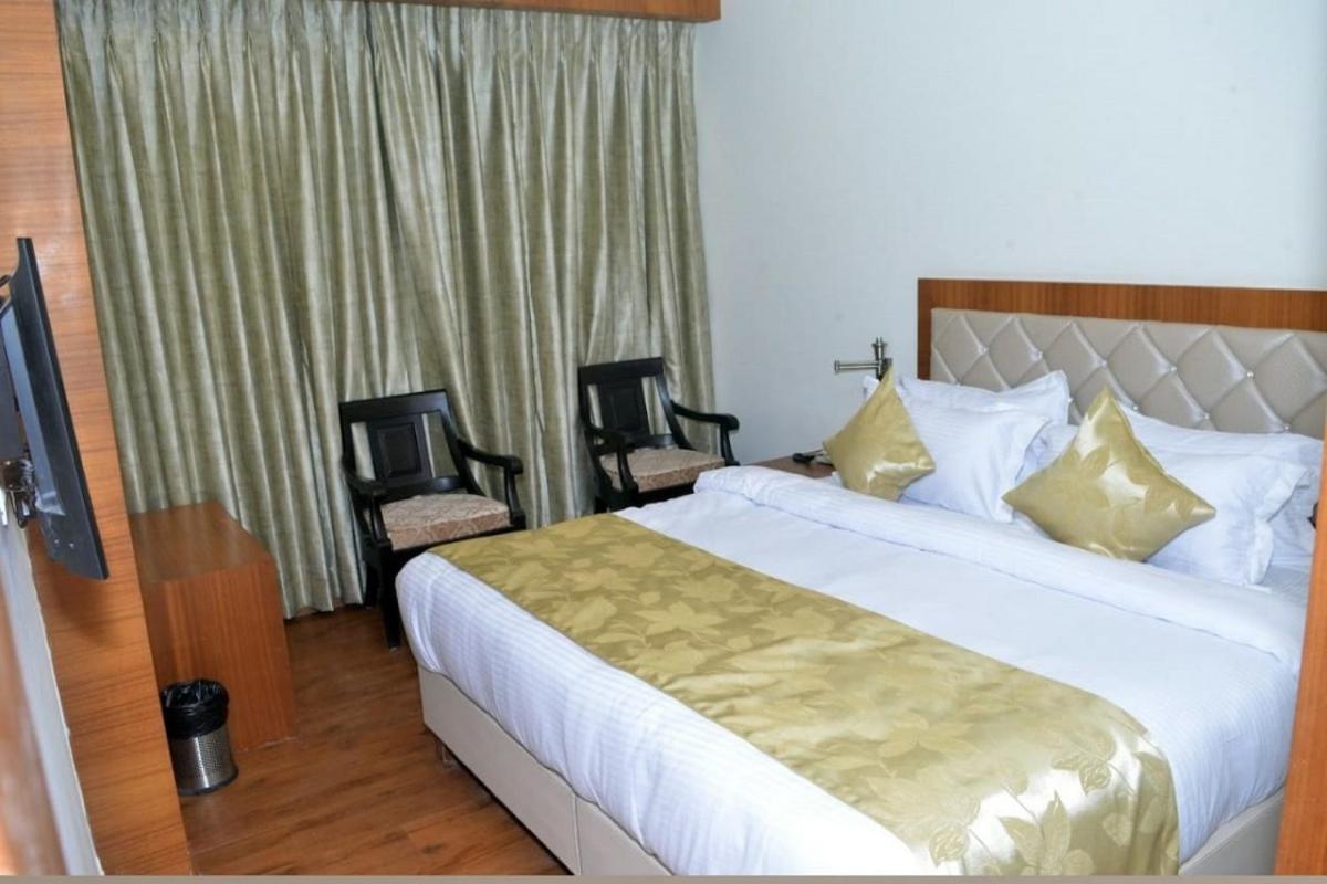 Hotel Meadows Varanasi Bagian luar foto