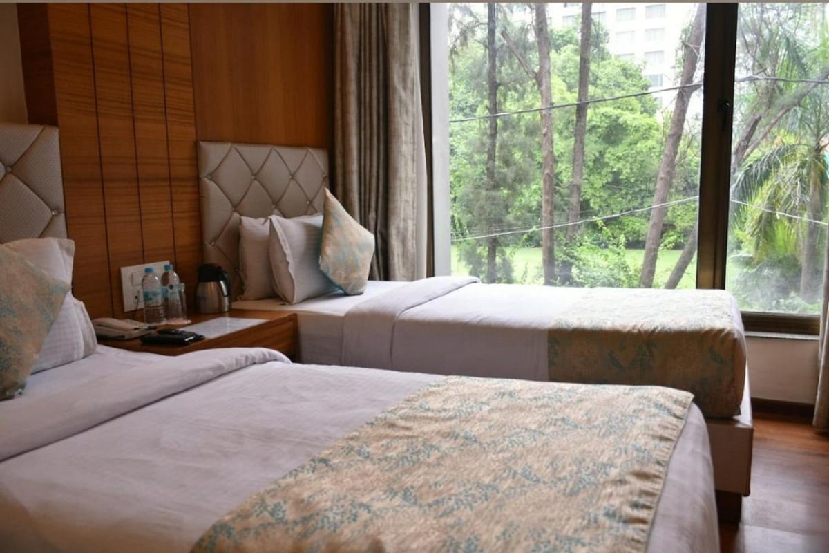 Hotel Meadows Varanasi Bagian luar foto