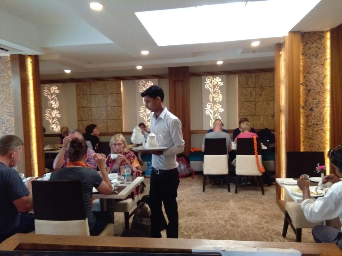 Hotel Meadows Varanasi Bagian luar foto