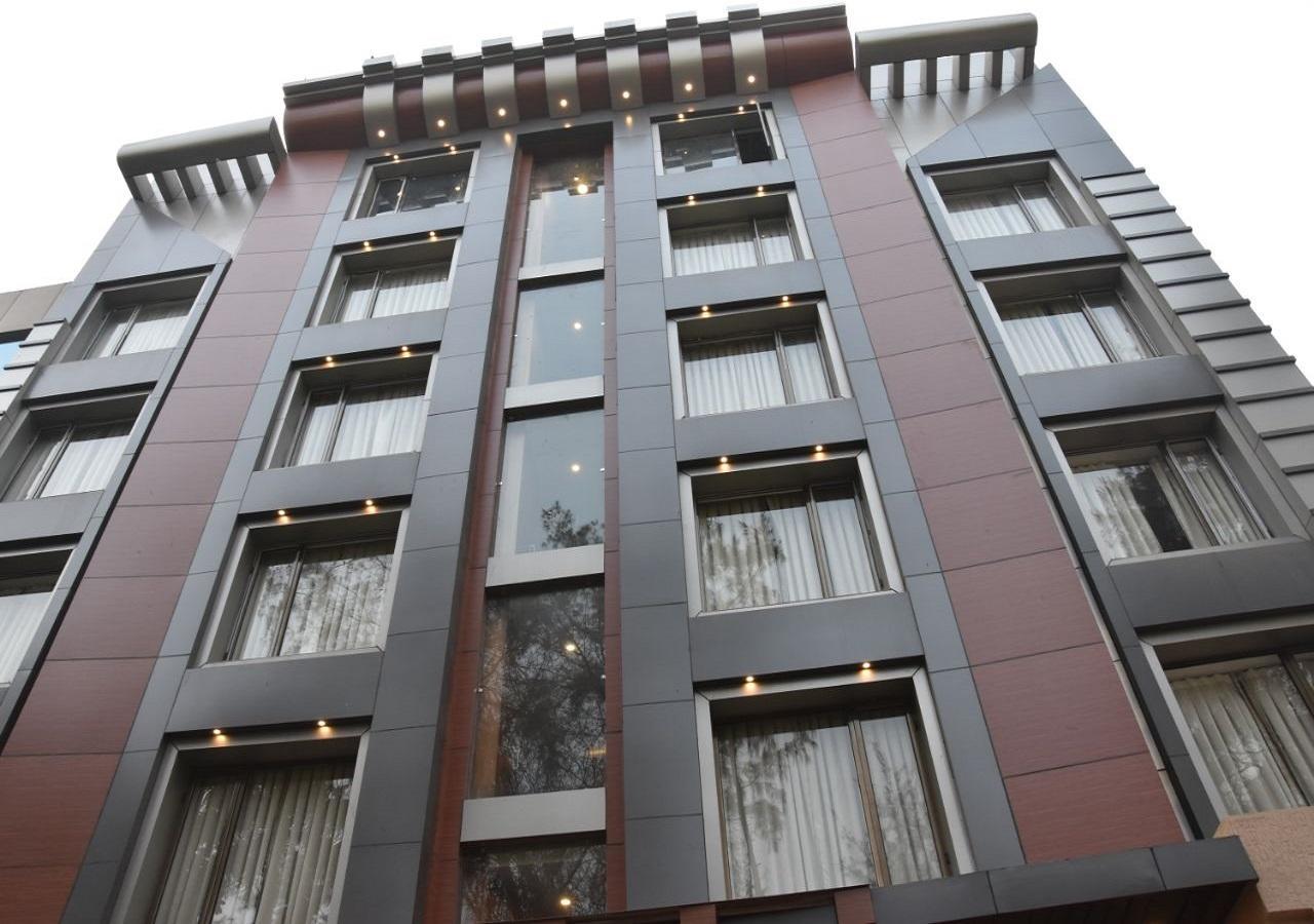 Hotel Meadows Varanasi Bagian luar foto