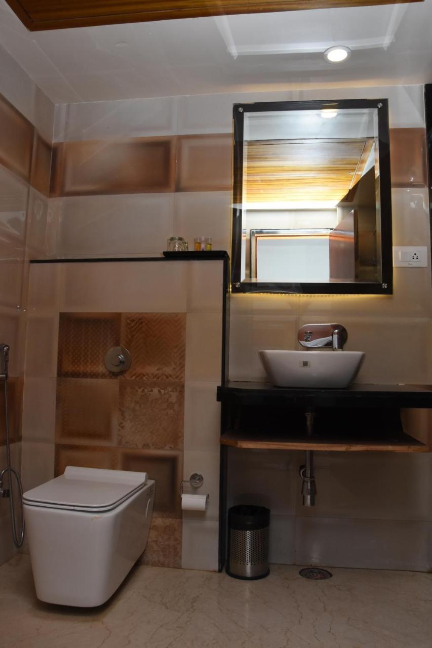 Hotel Meadows Varanasi Bagian luar foto