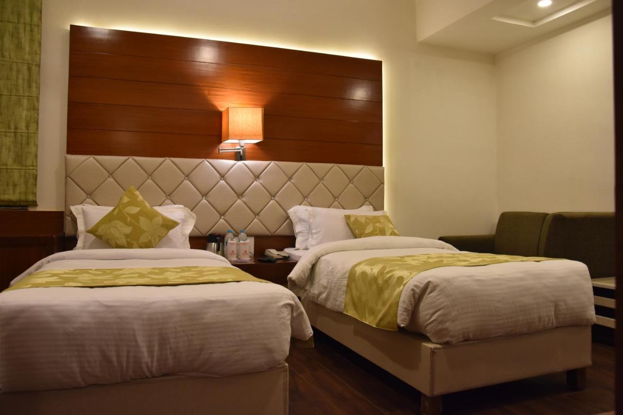 Hotel Meadows Varanasi Bagian luar foto