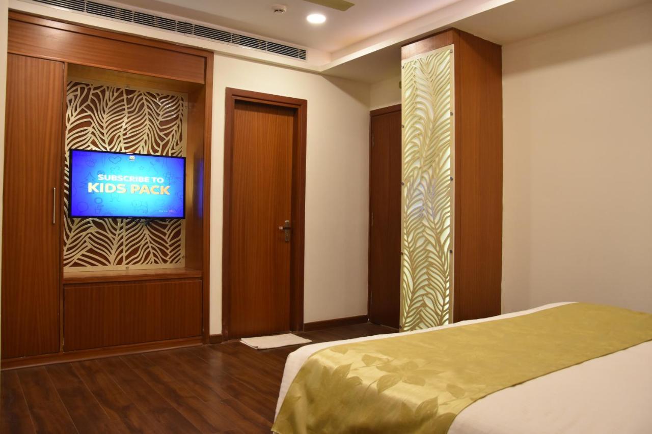 Hotel Meadows Varanasi Bagian luar foto